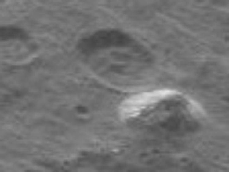 Vergrößte Aufnahme der Ceres-"Pyramide". Auch der Ursprung dieser Struktur ist bisher ein Rätsel.