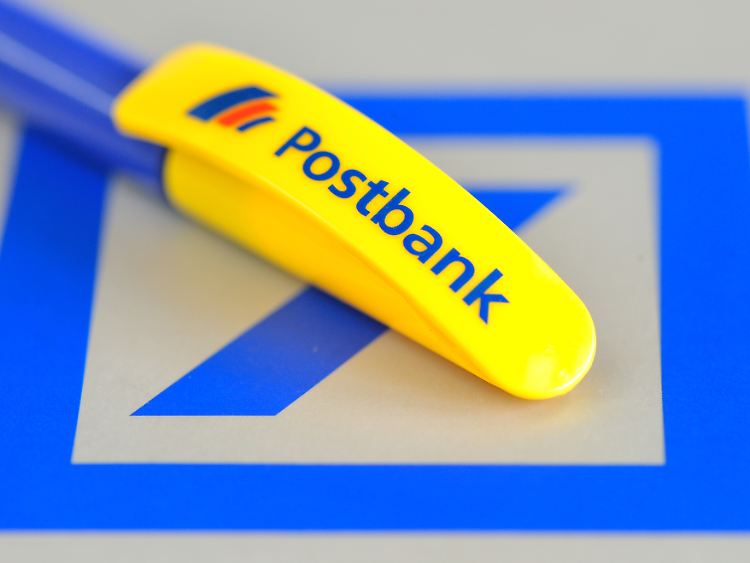 Analysten raten den Postbank-Aktionären dazu, das Angebot anzunehmen.