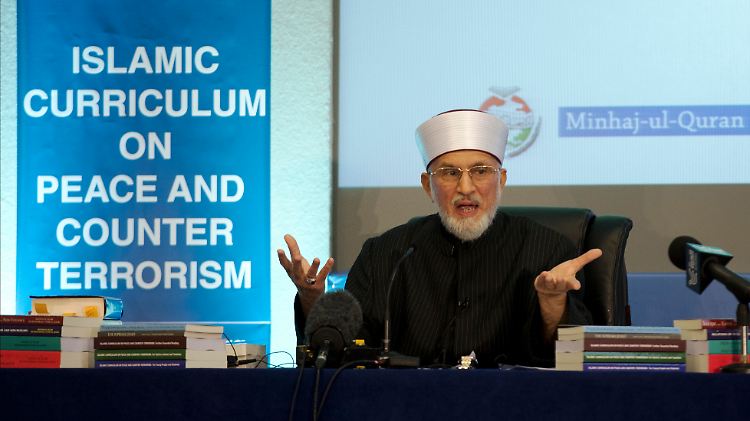Muhammad Tahier-ul-Qadri stellt seine Schrift in London vor.