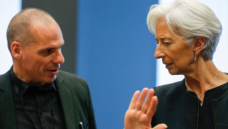 Der griechische Finanzminister Yanis Varoufakis und IWF-Chefin Christine Lagarde nach einem Eurogruppentreffen in der vergangenen Woche. Lagarde sagte danach: "Das Drängendste ist, dass wir einen
Dialog mit Erwachsenen im Raum wiederherstellen."