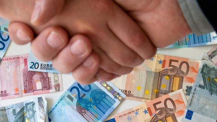 Wer mit seinem Arbeitgeber ein zinsfreies Darlehen ausgehandelt hat, bekommt ein zusätzliches Finanzpolster.