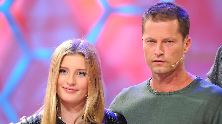 Luna Schweiger und ihr Vater Til trauern gemeinsam um ihren Ex-Freund.