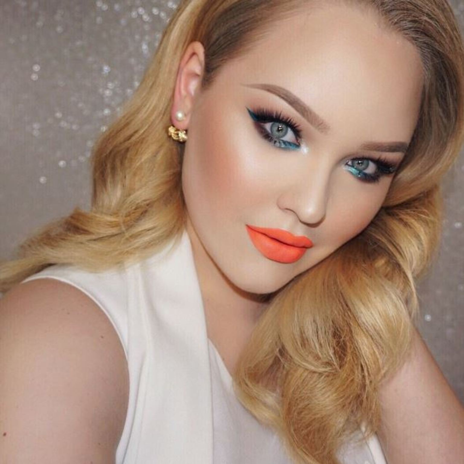 Make-Up ist eine starke Waffe. Manche würden sagen, die Waffe der Illusion. Für die Youtuberin Nikkie Tutorials bedeutet Schminke vor allem Spaß.