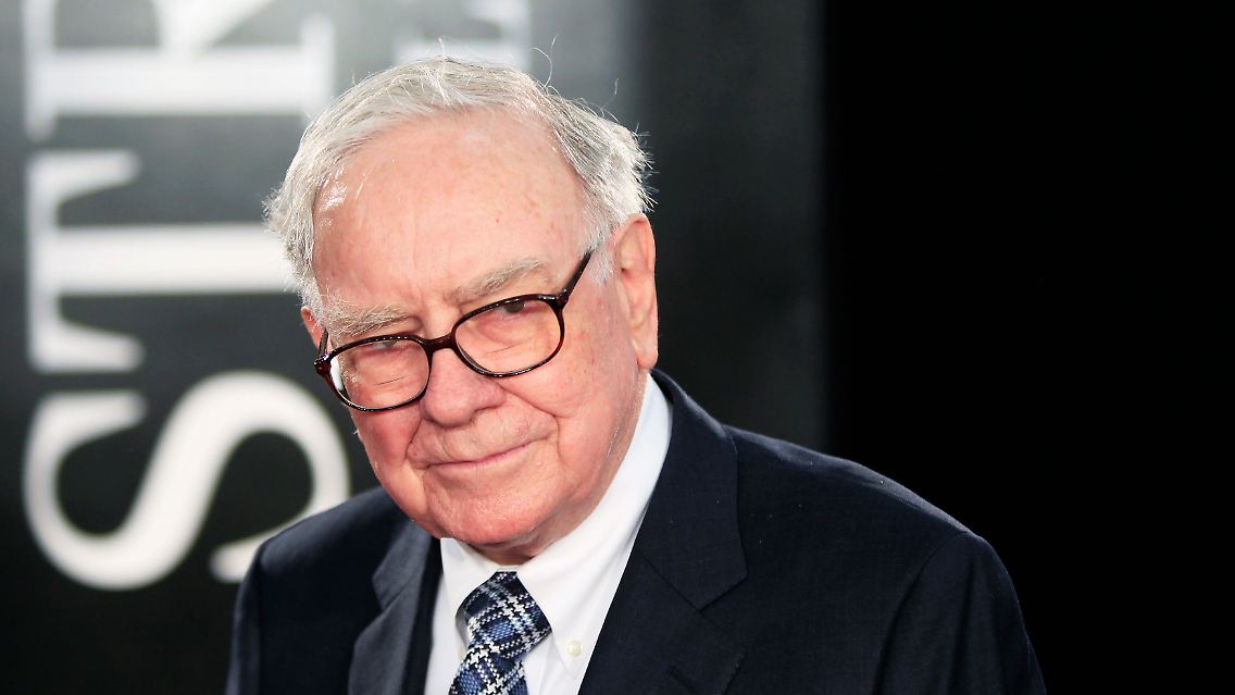 warren buffet Wall Street.jpg