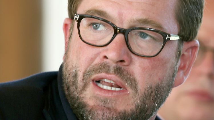 Karl-Theodor zu Guttenberg will Bayern helfen.