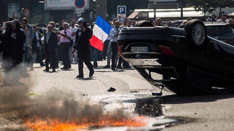 In Paris und anderen Städten kam es bei den Protesten gegen Uber zu gewalttätigen Ausschreitungen. 