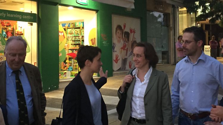 Gauland, Petry, von Storch und Pretzell (v.l.) auf der Suche nach normalen Griechen.