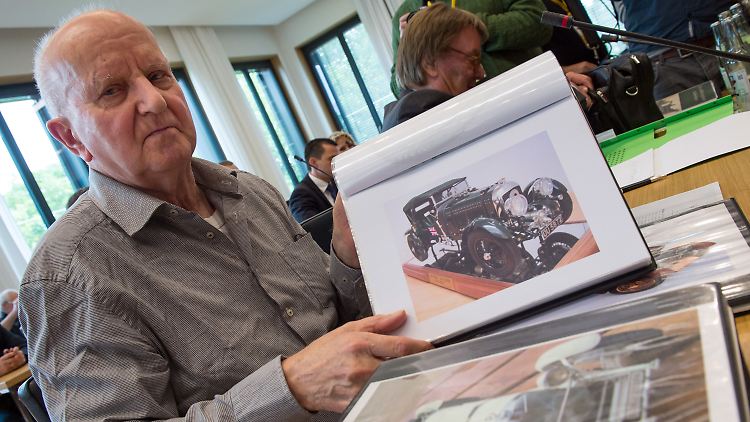 Roland S. war Hauptkonstrukteur der teuren Luxus-Modellautos, die "Sapor Modelltechnik" fertigen ließ.