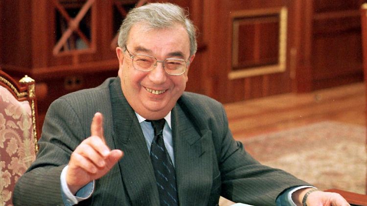 Der frühere russische Ministerpräsident Jewgeni Primakow ist im Alter von 85 Jahren gestorben.