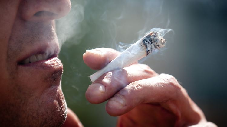 Während einer Demonstration für die Freigabe von Cannabis-Produkten