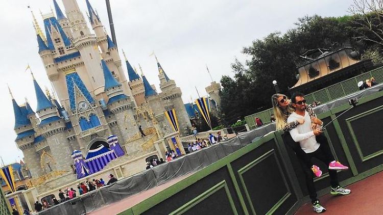 Ein solches Selfie wird in Disney-Freizeitparks wohl nicht mehr möglich sein.