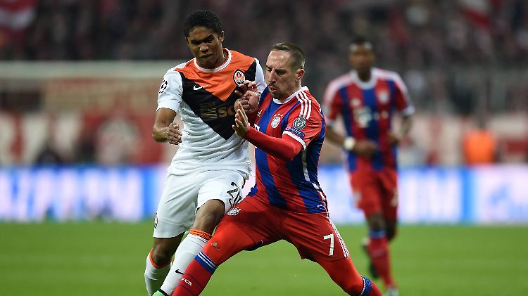 Möglicherweise bald Teamkollegen beim FC Bayern: Douglas Costa (l.) und Franck Ribery.