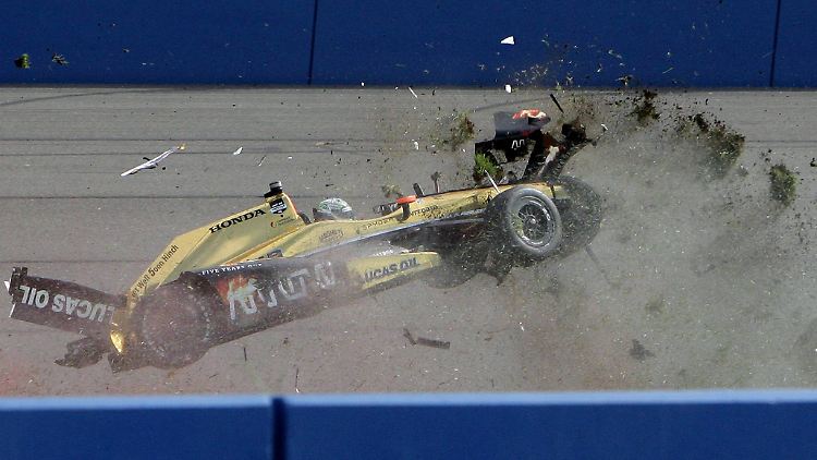 Kaum zu glauben, dass man so einen Crash unverletzt überstehen kann.