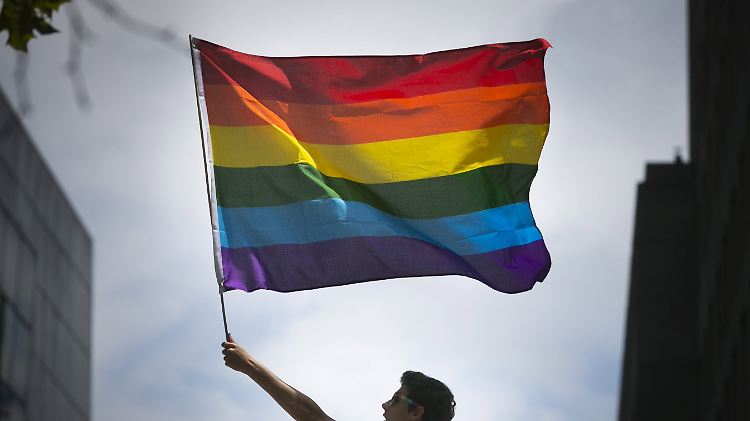 2015-06-29T062831Z_1604050538_GF10000143174_RTRMADP_3_USA-GAYPRIDE.JPG7487427787682210000.jpg