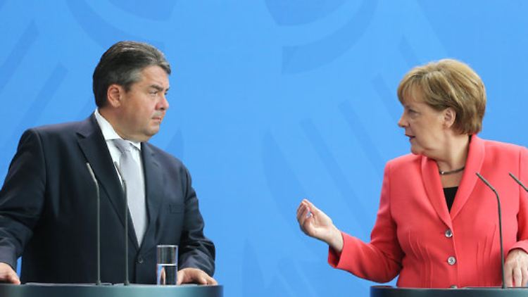 Wirtschaftsminister Gabriel und Kanzlerin Merkel nach den Gesprächen mit den Fraktionen.