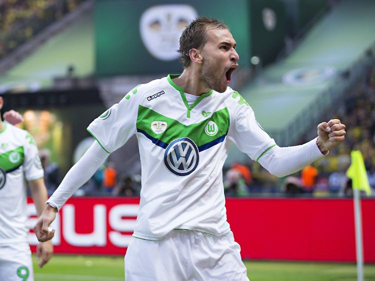 "Und wenn ich dann noch lese, dass bei Bas Ablösesummen von zehn bis zwölf Millionen Euro genannt werden, dann kann ich nur auf das Beispiel Roberto Firmino verweisen."