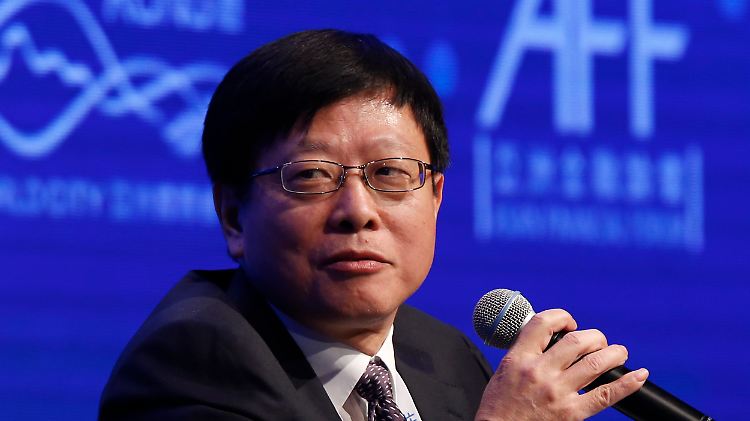 CIC-Chef Ding Xuedong interessiert sich für deutsche Rastplätze.