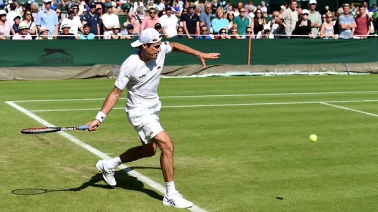 Haas erreicht in Wimbledon Runde zwei.