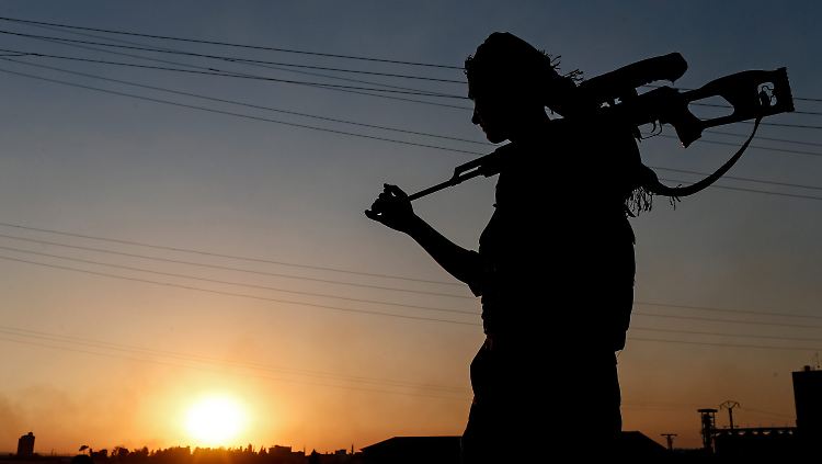 Die Terrormiliz Islamischer Staat soll erstmals zwei Frauen enthauptet haben (Symbolbild).