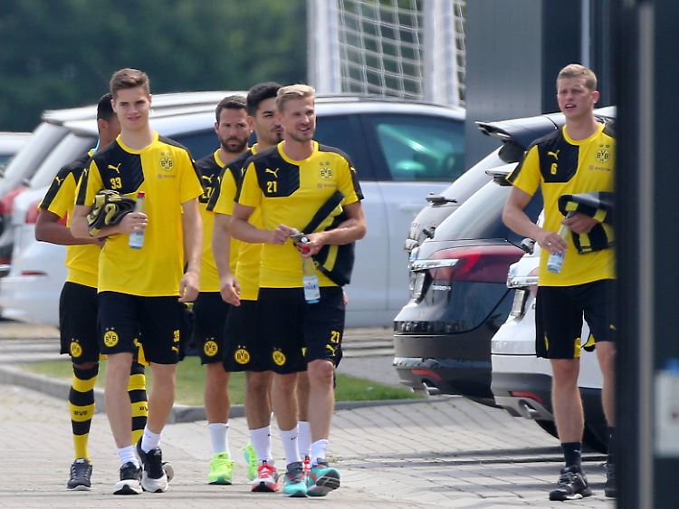 Trainingsauftakt beim BVB: Auch Neuzugang Gonzalo Castro (3.v.l.) war mit dabei.