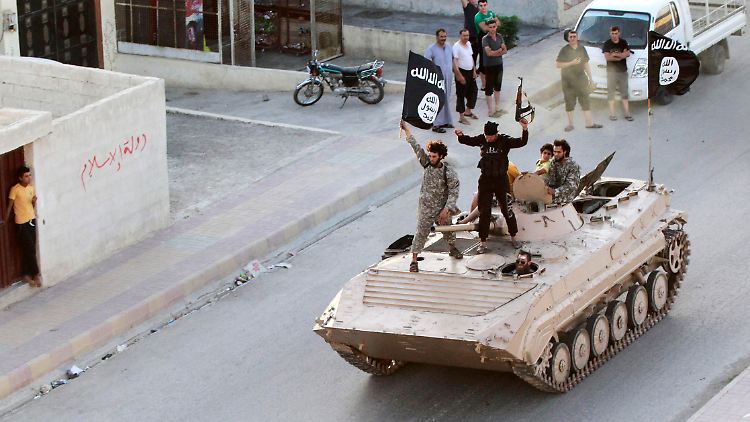 Laut Verfassungsschutz hat der IS in Syrien und Irak ein "logistisches Zentrum" für Angriffe auch in Europa.
