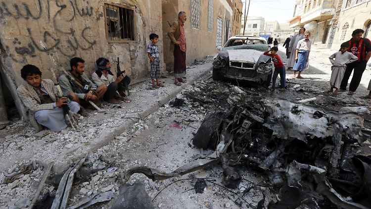 Gestern gab es in Sanaa einen Bombenanschlag auf Anhänger der Huthi-Rebellen. Mindestens 22 Menschen wurden verletzt. 