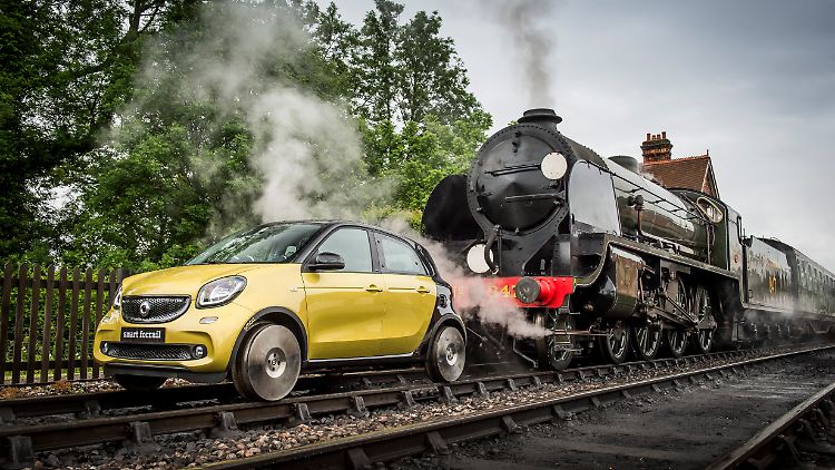 Liegt die Zukunft der automobilen Fortbewegung doch auf der Schiene? Der Smart Forrail gibt einen Vorgeschmack.