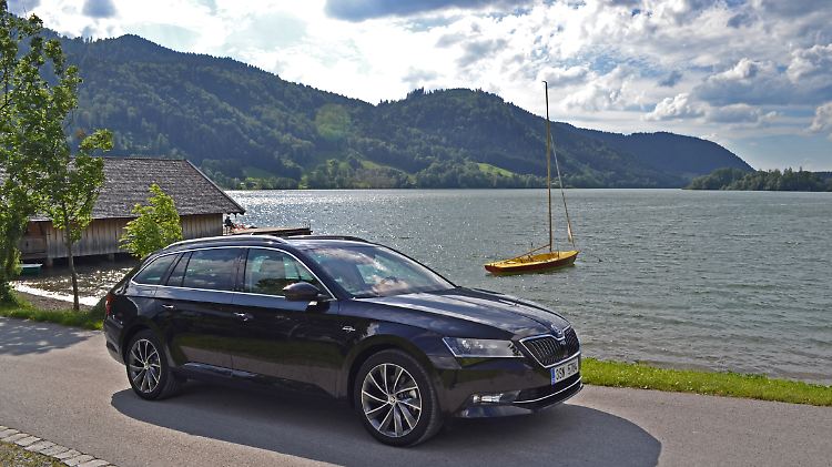 Schnittig, groß und ein ganz kleines bisschen bissig kommt der neue Skoda Superb Combi daher.