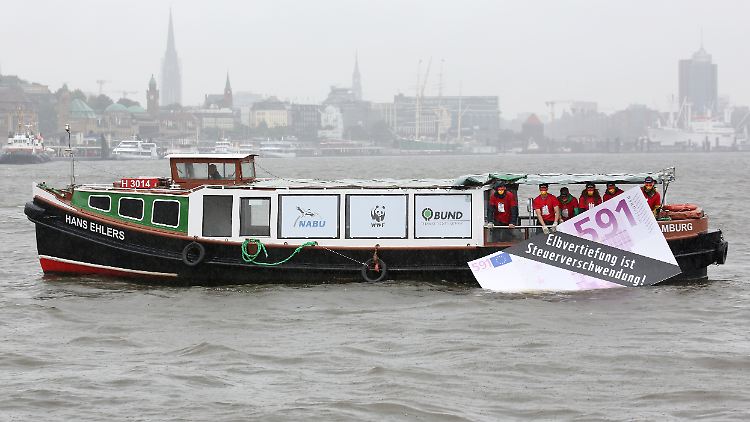 Vor allem gegen die Vertiefung der Elbe gibt es zahlreiche Proteste.