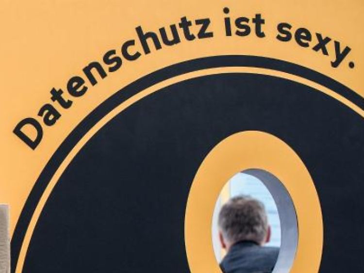 Mancher Mitarbeiter ist unsicher, was der Arbeitgeber beim Thema Datenschutz von ihm erwartet. Hier hilft ein Blick in die Sicherheitsanweisungen und im Zweifel eine Nachfrage beim Chef.