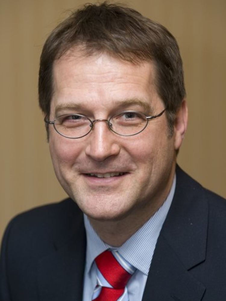 Volker Wieland ist Professor für Monetäre Ökonomie an der Universität Frankfurt/Main. Seit 2013 ist er Mitglied des Sachverständigenrats zur Begutachtung der gesamtwirtschaftlichen Entwicklung.