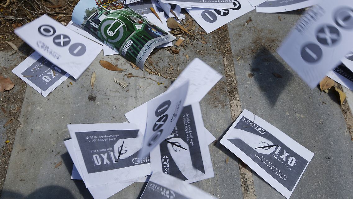2015-07-02T114907Z_1379948044_GF10000146594_RTRMADP_3_EUROZONE-GREECE.JPG8389343820983266247.jpg