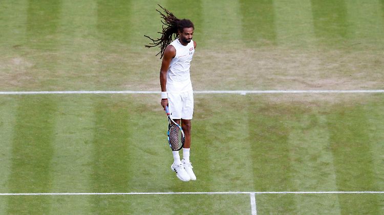 Da kann man schonmal in die Luft gehen: Dustin Brown hat in Wimbledon für die große Sensation gesorgt.