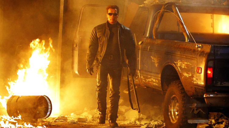 In seinen Filmrollen tritt Arnold Schwarzenegger knallhart auf. Nun darf er seine Härte gegenüber Prominenten beweisen.