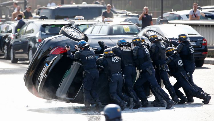 In Paris schlugen die Proteste gegen Uber in gewalt um.