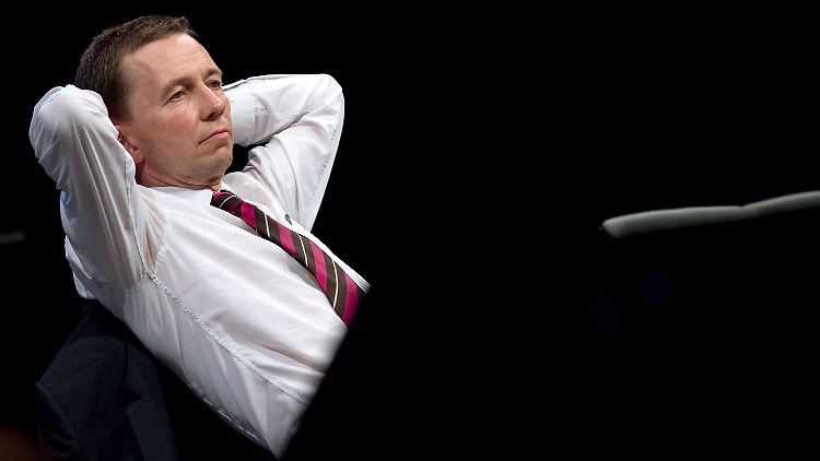 Der abgewählte AfD-Chef will erst noch über eine mögliche Abspaltung nachdenken.