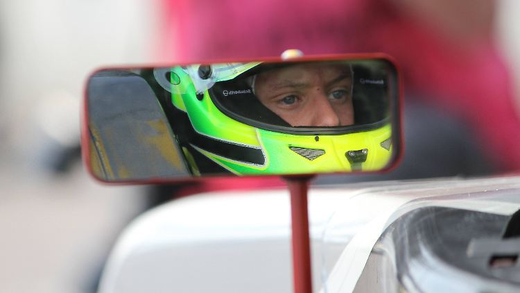 Mick Schumacher erlebt ein mieses Wochenende, übersteht den Unfall aber unverletzt.