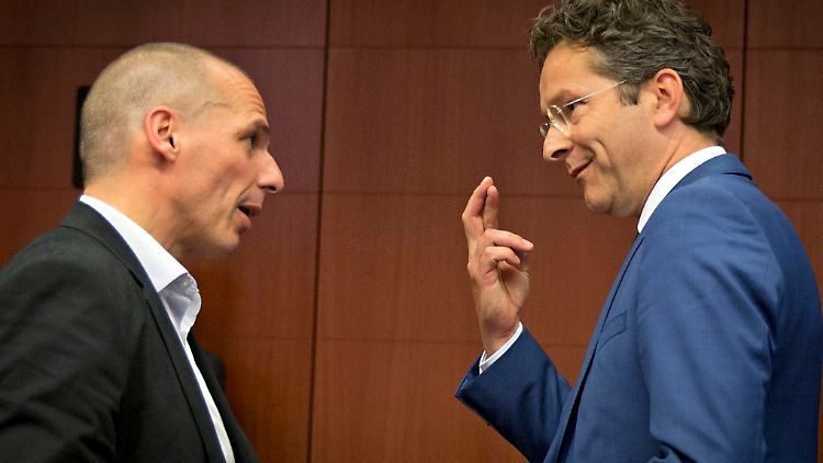 Eurogruppen-Chef Dijsselbloem (r.) hatte die Meinungen aus Athen, es könne eine schnelle Einigung geben, bereits zurückgewiesen.