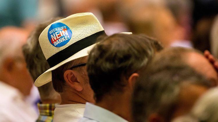 "Weckruf? Nein Danke!", steht auf diesem Aufkleber. Er bezieht sich auf das von Bernd Lucke gegründete gemäßigte Netzwerk der AfD.