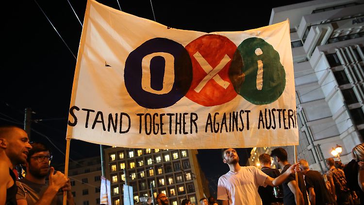 Die Griechen feiern in dieser historischen Nacht. Kommt morgen der Kater?