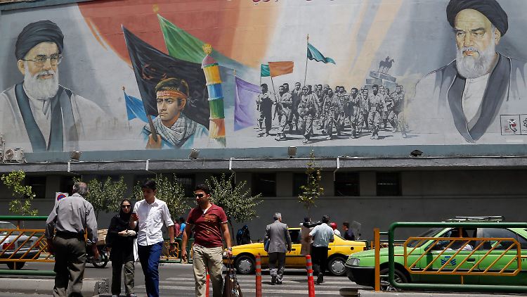 Unter den strengen Blicken der Revolutionswächter: Straßenszene im Iran.