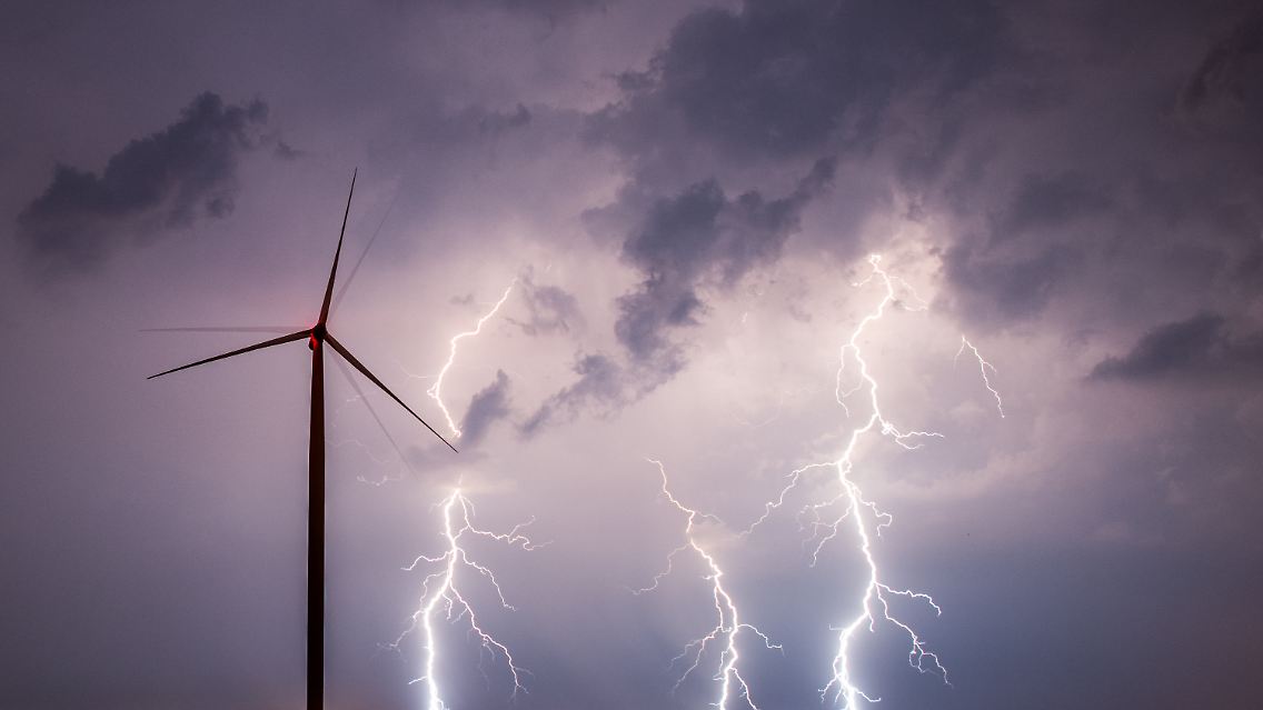 In Nordrhein-Westfalen zuckten über 65.000 Blitze über den Himmel.
