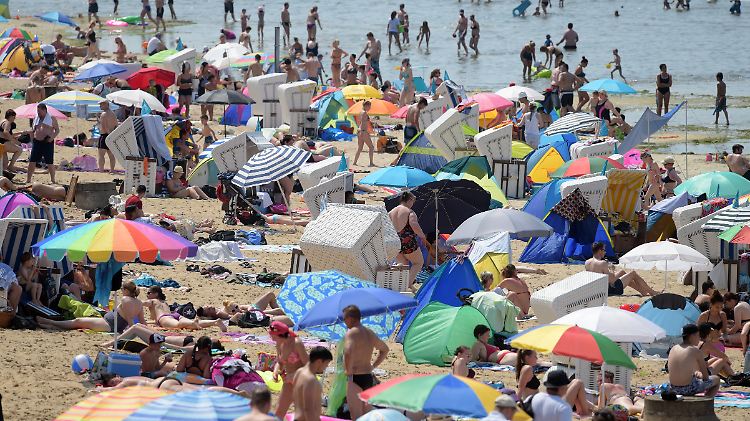 19.000 Badegäste suchten im Strandbad Wannsee die Abkühlung.