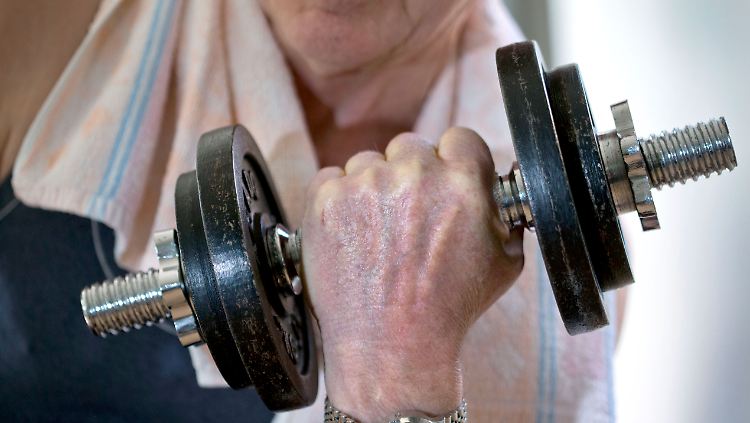 Den meisten Menschen geht es nicht darum, unter allen Umständen ewig zu leben, sondern vielmehr fit, gesund und zufrieden ein möglichst hohes Alter zu erreichen.