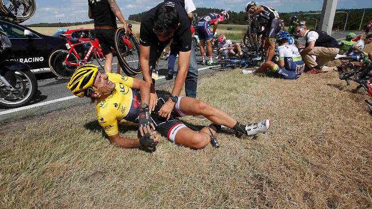 Der Mann in Gelb, Fabian Cancellara, stürzte auf der 3. Etappe schwer und fiel in der Gesamtwertung weit zurück.