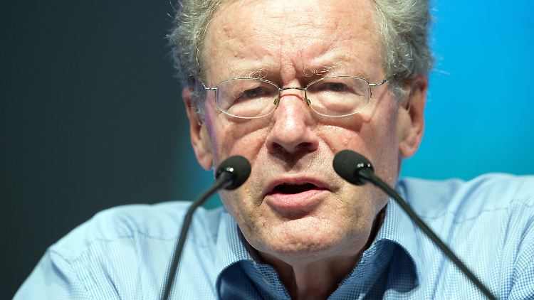 Konrad Adam: "Ich habe noch nicht entschieden, ich erwäge es aber."