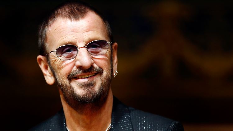 Jemand wie er darf auch ein bisschen schräg singen: Ringo Starr.
