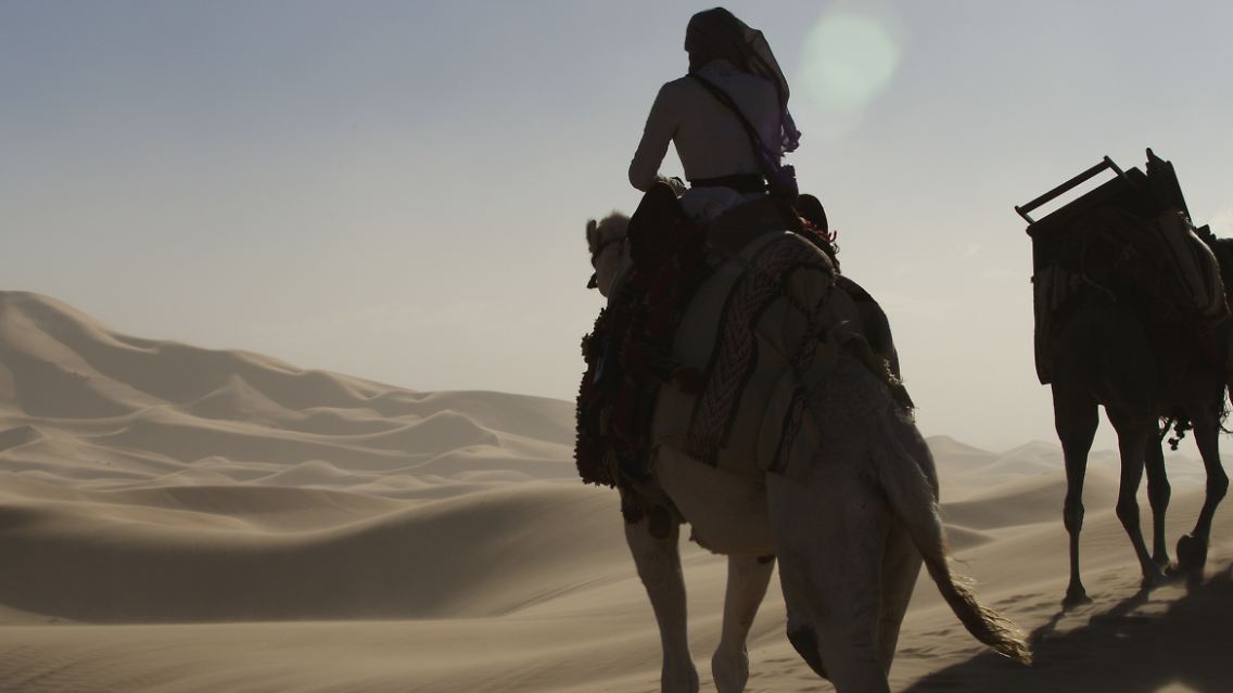 Gertrude Bells (Nicole Kidman) Reise durch die Wüste.jpg