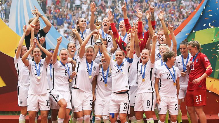 Die US-Damen krönen sich mit dem WM-Titel.