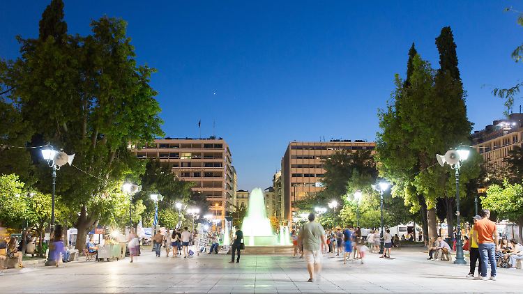 Nach dem Nein beim Referendum versucht sich Athen an einem normalen Arbeitstag.